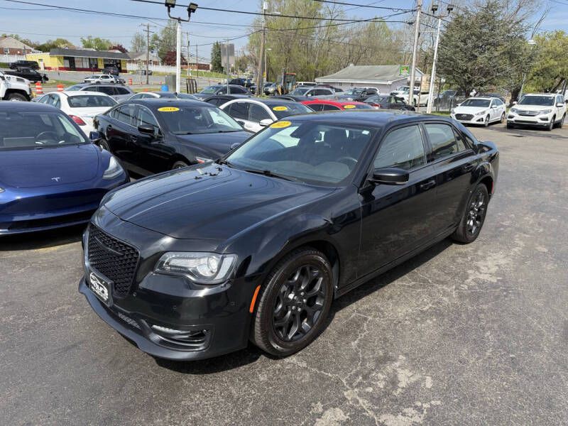2022 Chrysler 300 Image 2