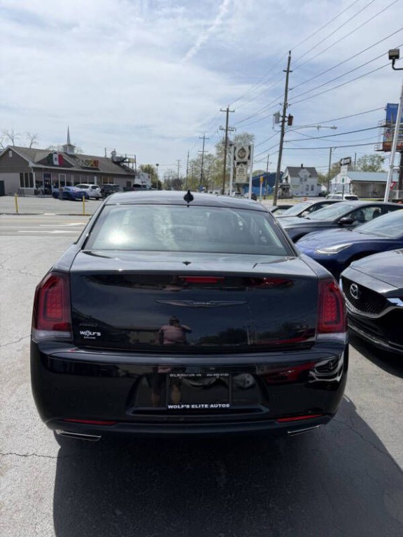 2022 Chrysler 300 Image 7