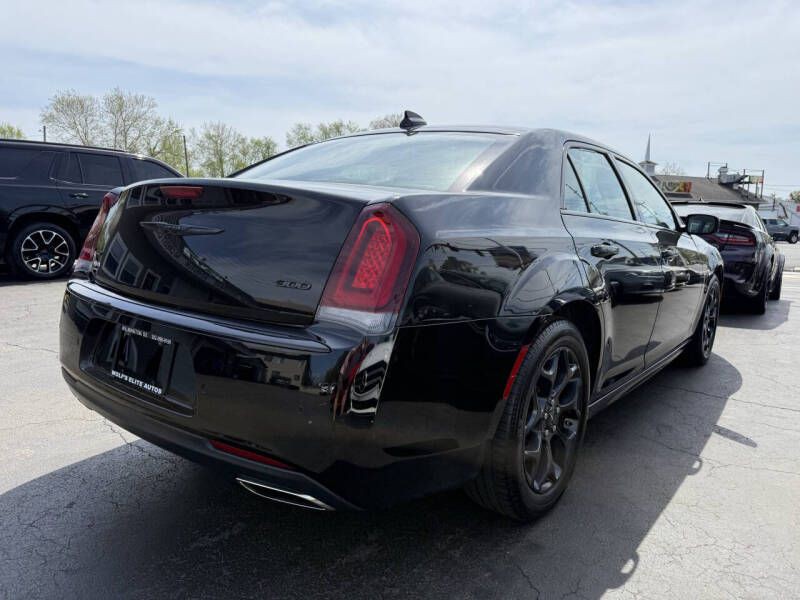 2022 Chrysler 300 Image 8