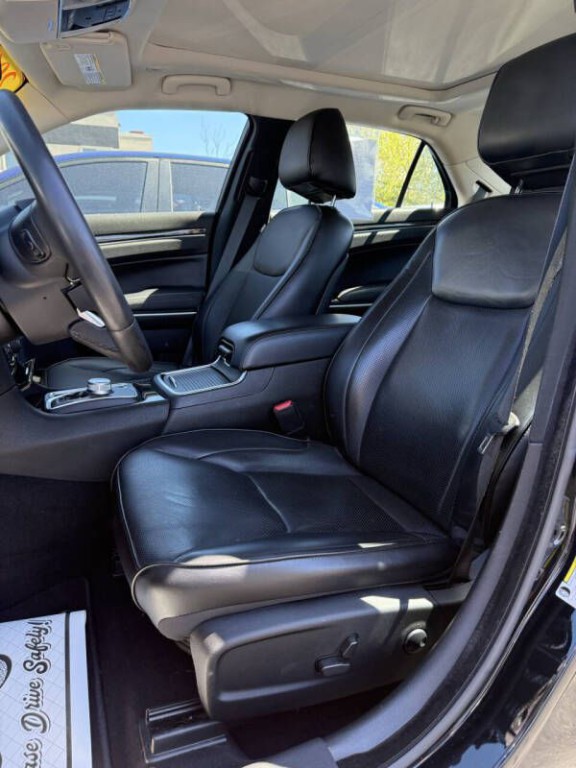 2022 Chrysler 300 Image 9