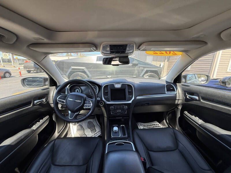 2022 Chrysler 300 Image 11