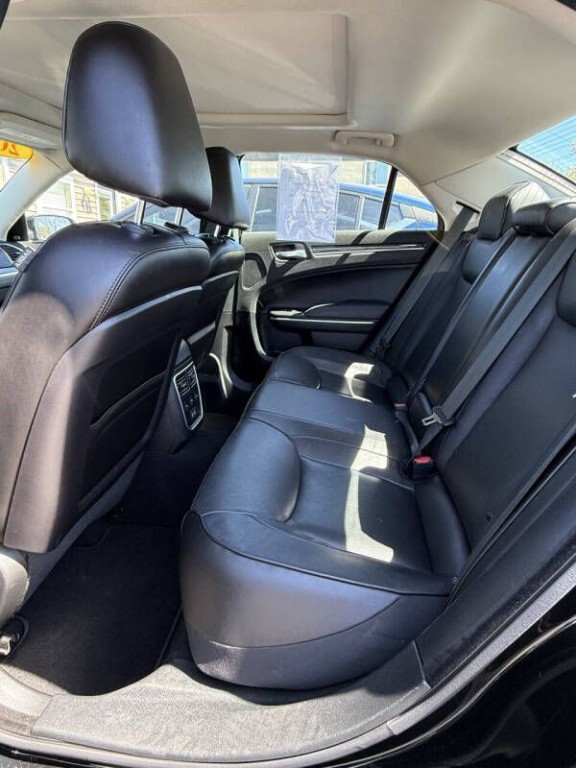 2022 Chrysler 300 Image 12