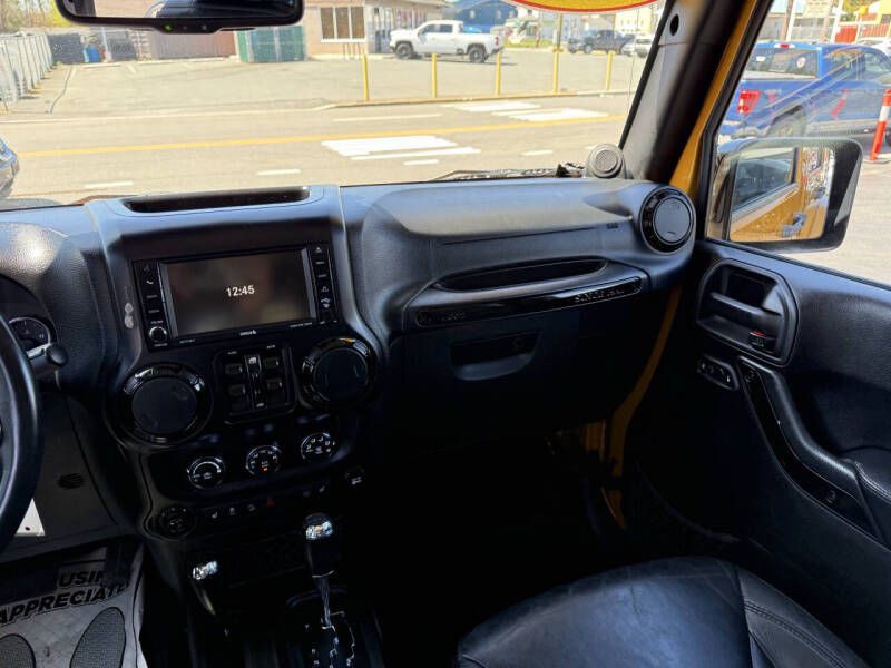 2014 Jeep Wrangler Image 11