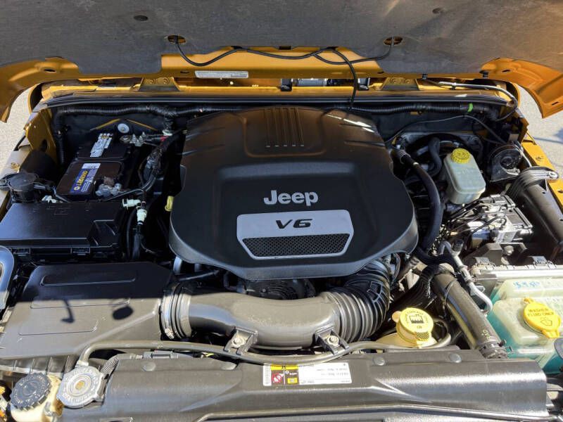 2014 Jeep Wrangler Image 14