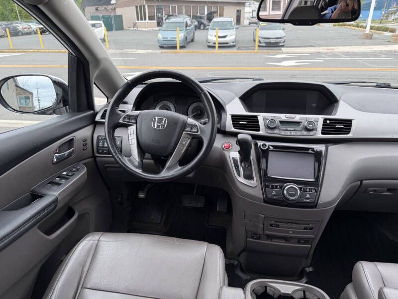 2016 Honda Odyssey Image 9
