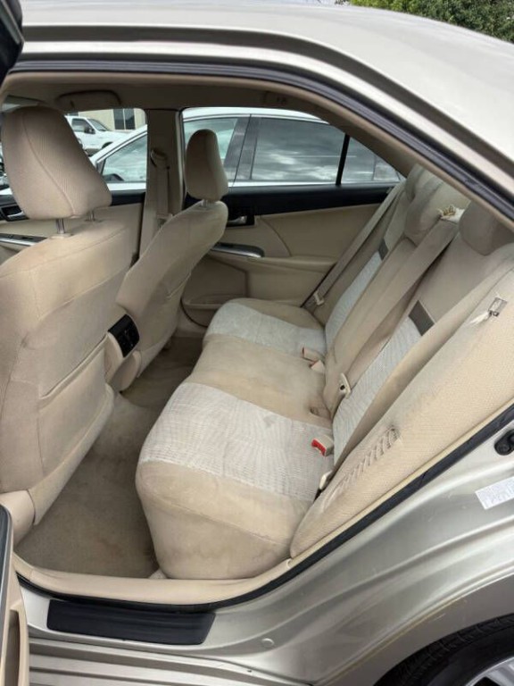 2014 Toyota Camry Image 10