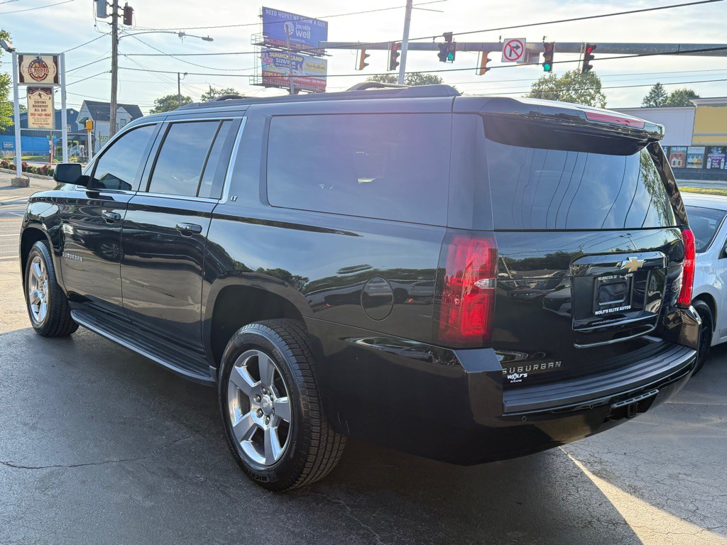 2017 Chevrolet Suburban Image 6