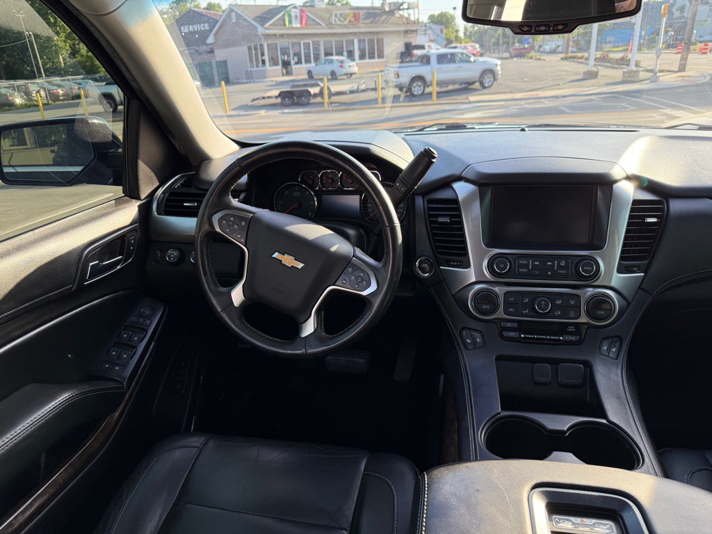 2017 Chevrolet Suburban Image 10