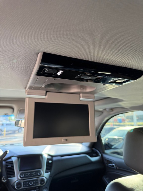 2017 Chevrolet Suburban Image 15