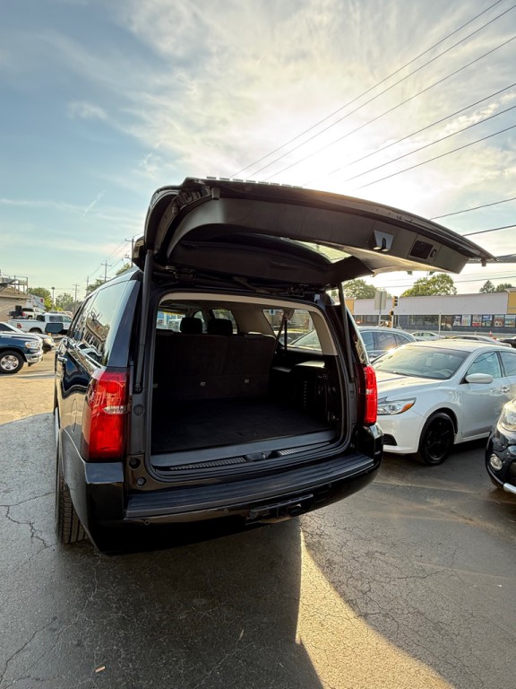 2017 Chevrolet Suburban Image 16