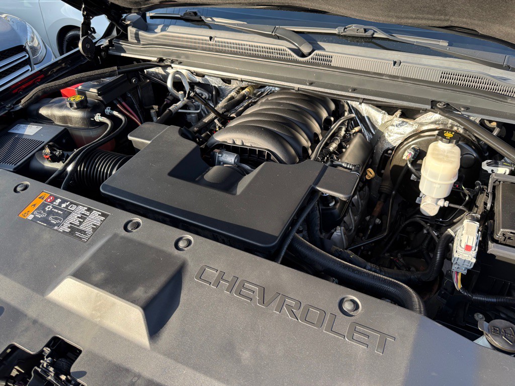 2017 Chevrolet Suburban Image 17