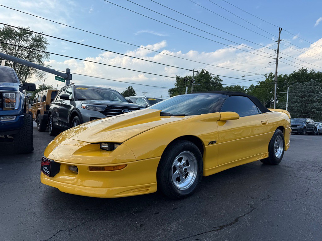 1995 Chevrolet Camaro Image 1