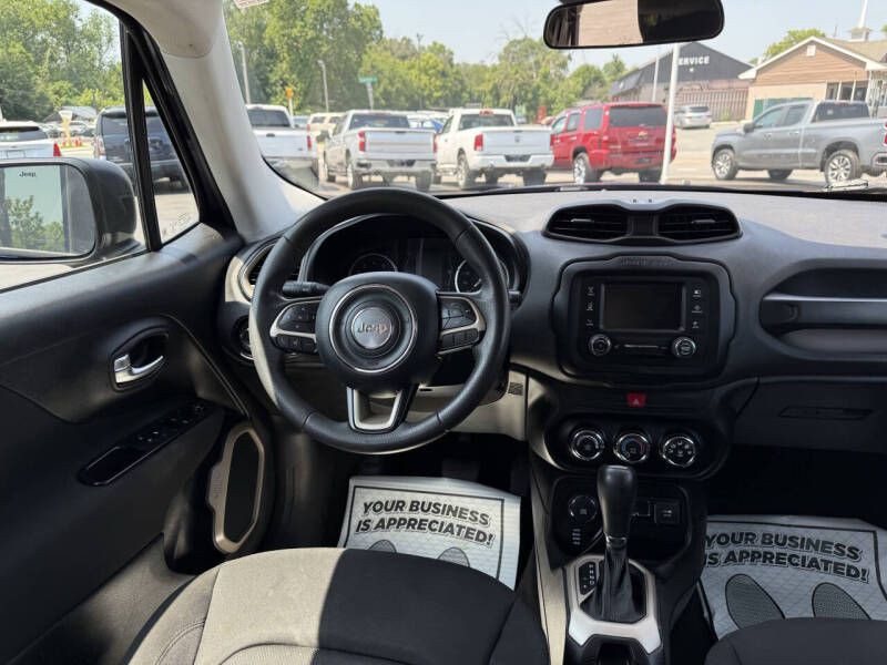 2016 Jeep Renegade Image 12