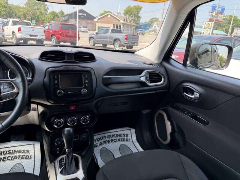 2016 Jeep Renegade Image 13