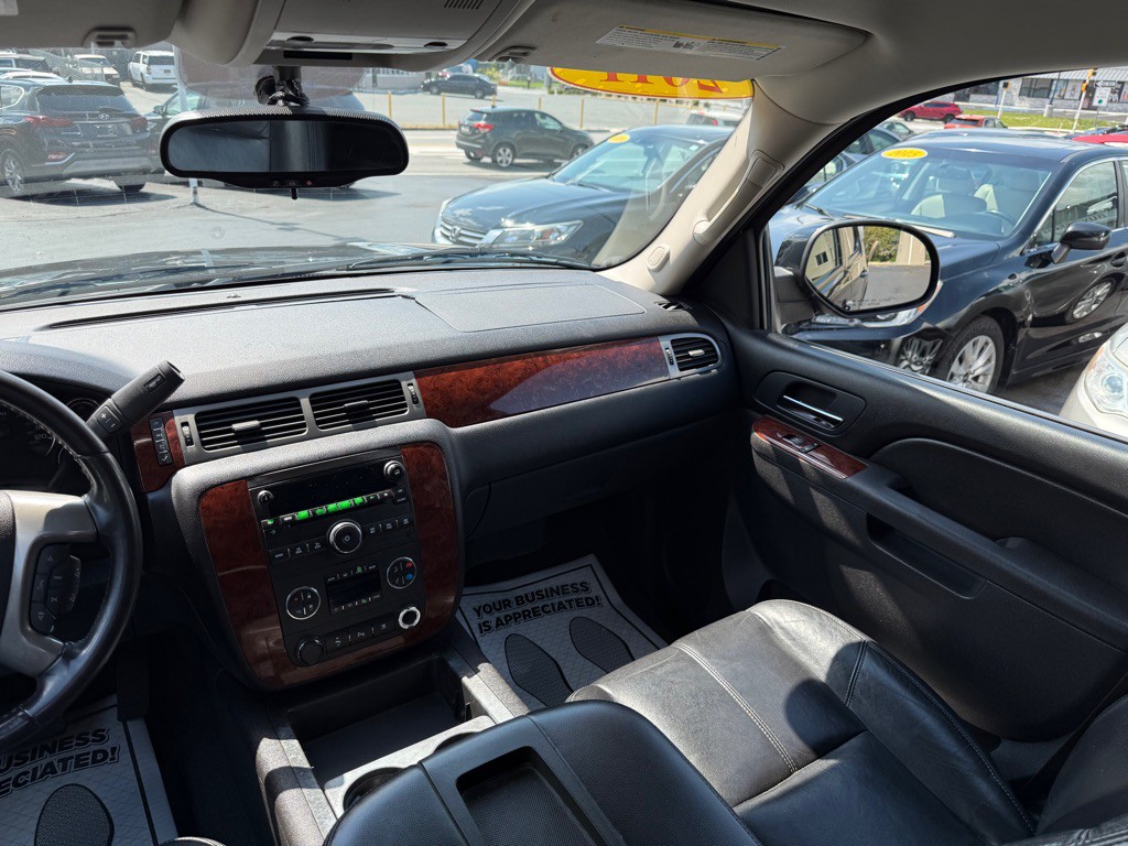 2011 Chevrolet Tahoe Image 12