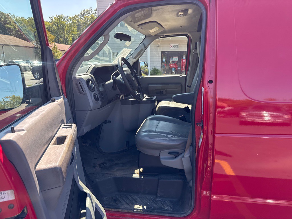 2013 Ford Econoline Image 10
