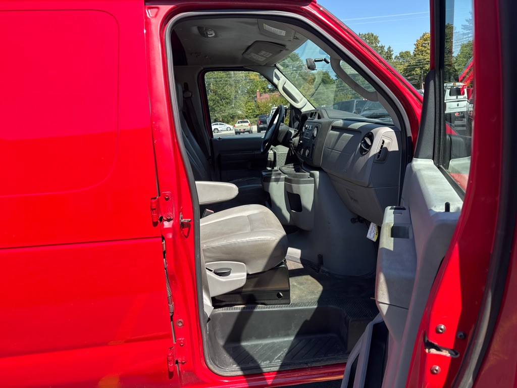 2013 Ford Econoline Image 11