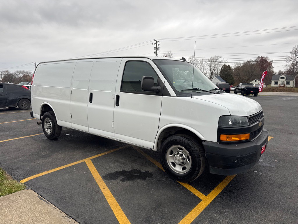 2018 Chevrolet Express Image 4