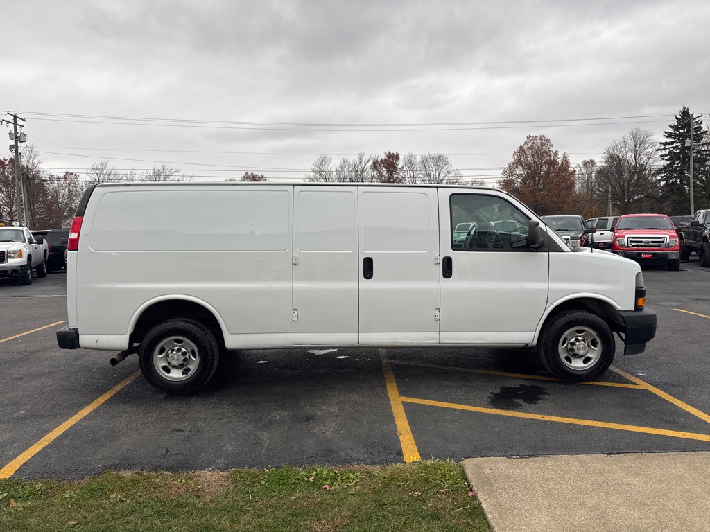 2018 Chevrolet Express Image 5