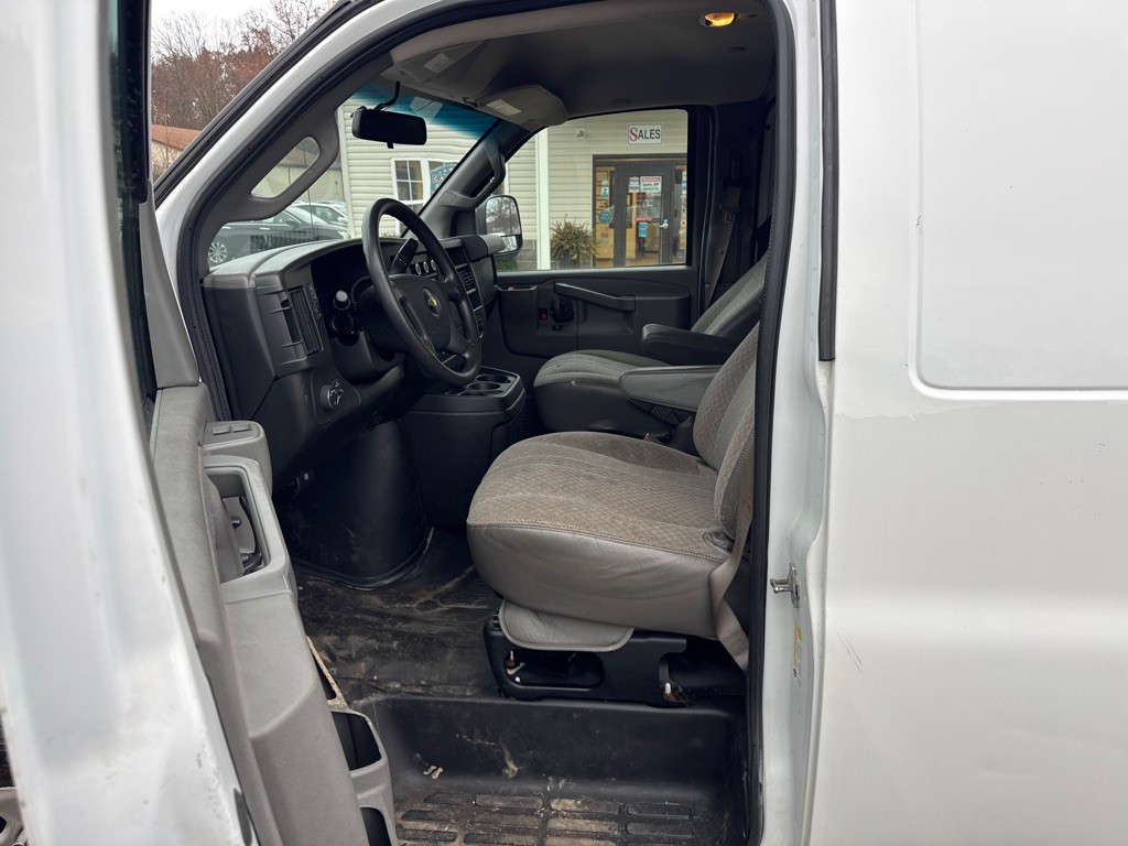 2018 Chevrolet Express Image 10