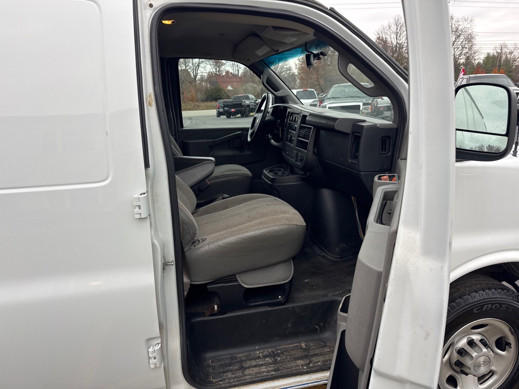 2018 Chevrolet Express Image 11