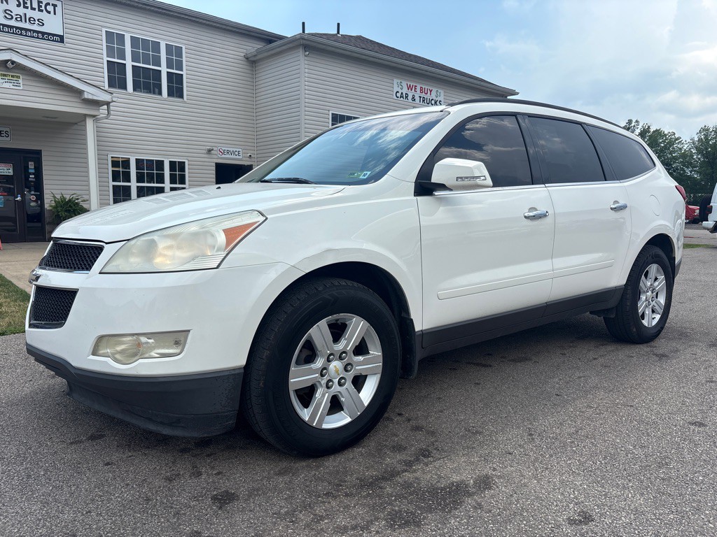 2011 Chevrolet Traverse Image 2