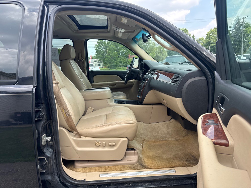 2007 Chevrolet Suburban Image 12