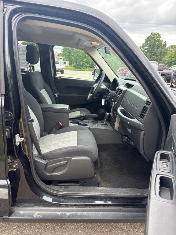 2010 Jeep Liberty Image 11