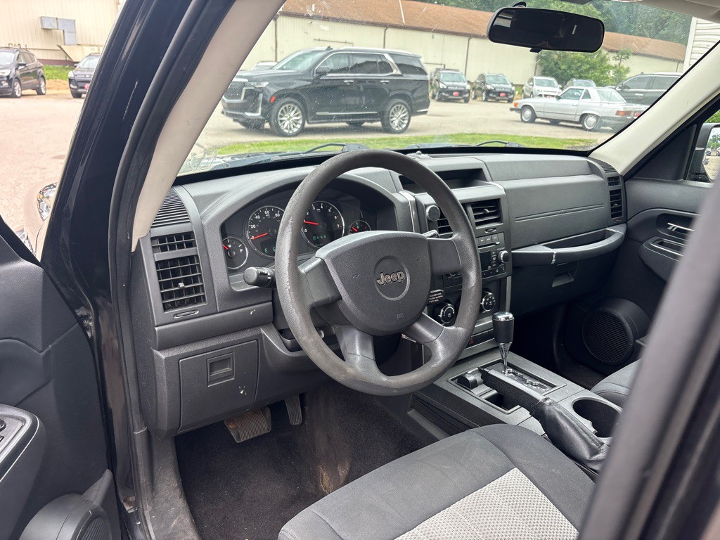 2010 Jeep Liberty Image 13