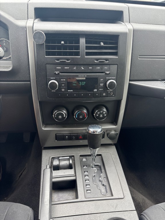 2010 Jeep Liberty Image 15