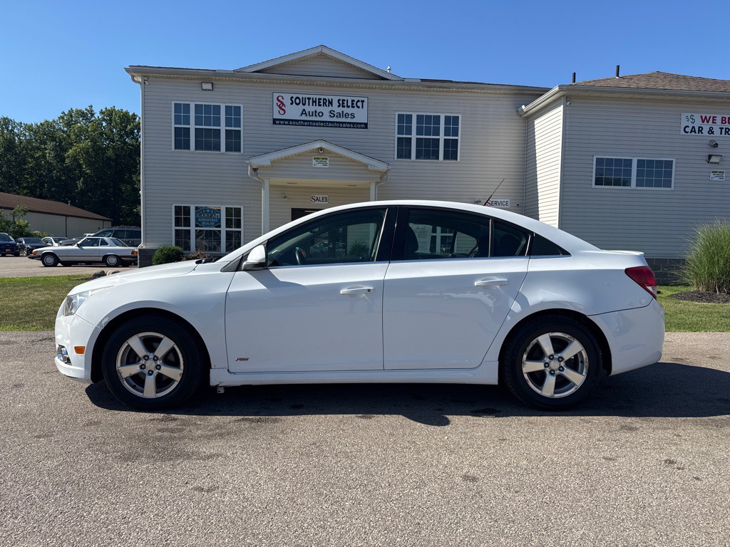 2011 Chevrolet Cruze Image 1