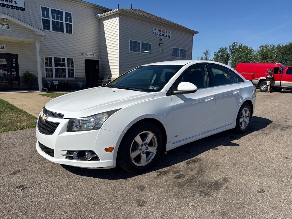 2011 Chevrolet Cruze Image 2
