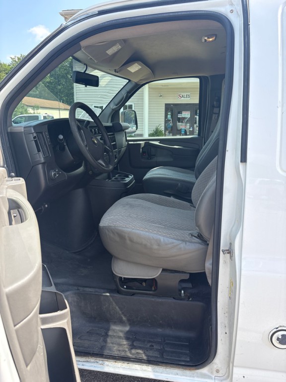 2013 Chevrolet Express Image 9