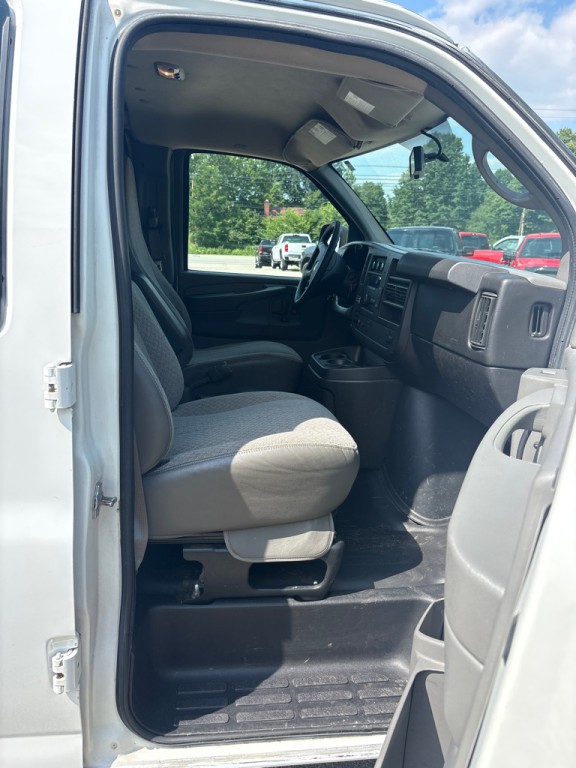 2013 Chevrolet Express Image 10