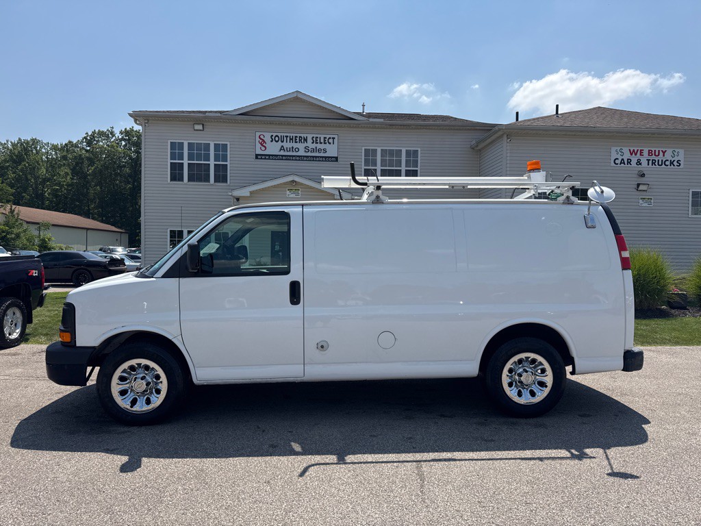 2011 Chevrolet Express Image 1