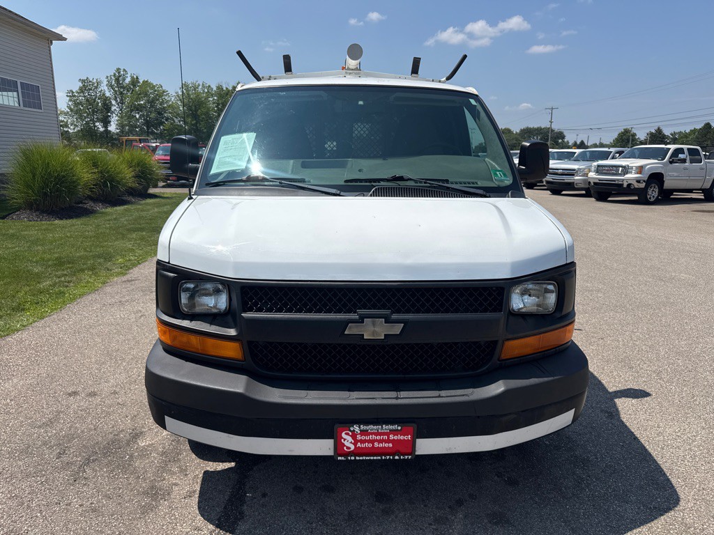 2011 Chevrolet Express Image 3