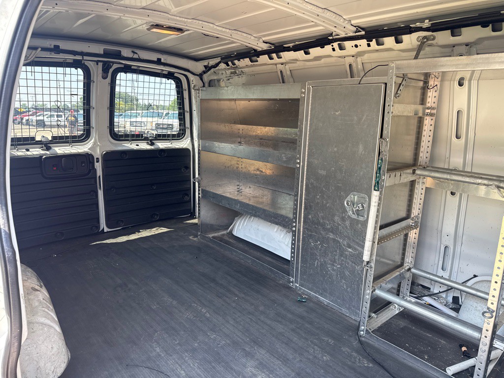 2011 Chevrolet Express Image 13