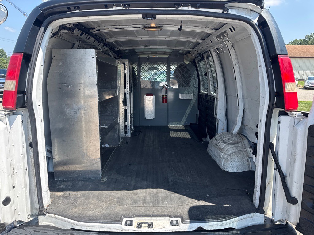 2011 Chevrolet Express Image 14