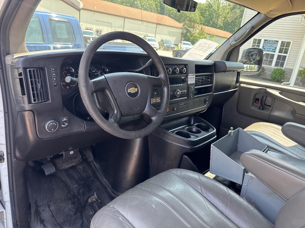 2011 Chevrolet Express Image 16