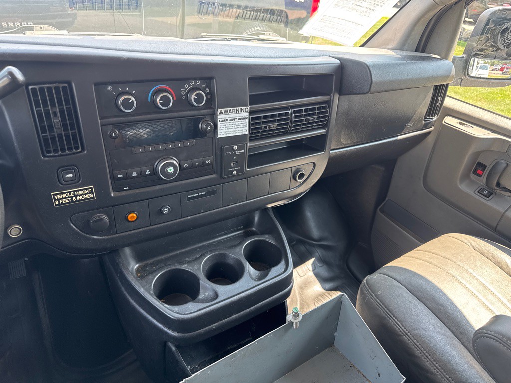 2011 Chevrolet Express Image 17
