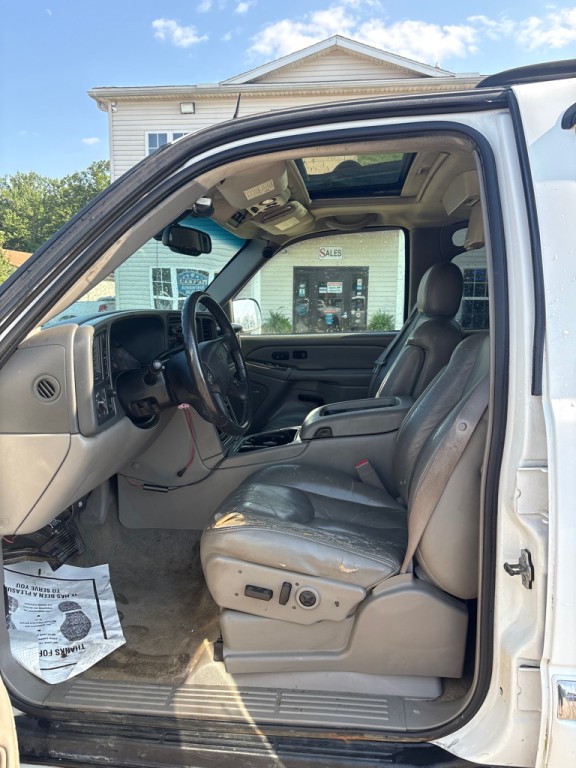2004 GMC Yukon Image 9