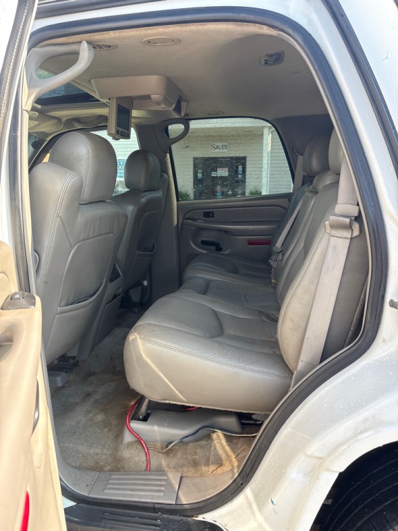 2004 GMC Yukon Image 10