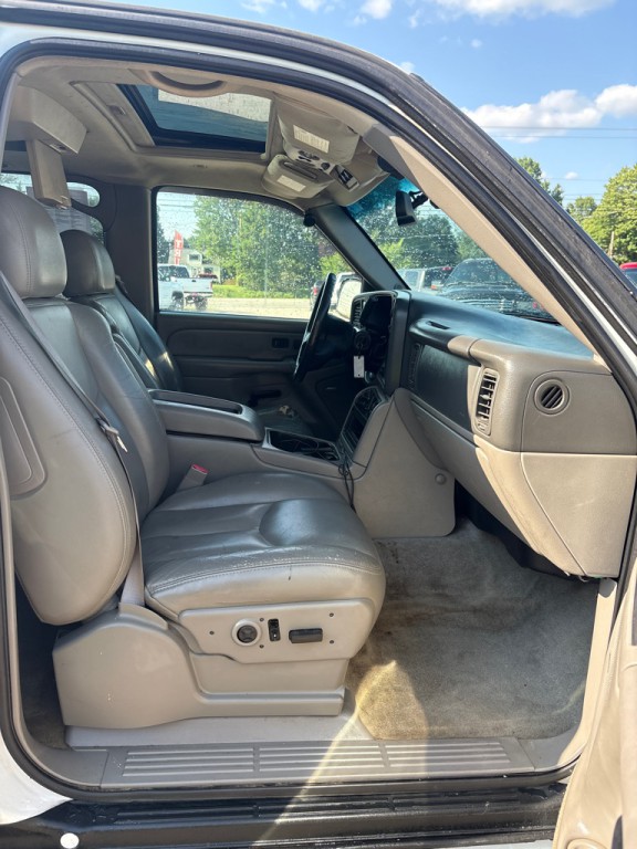 2004 GMC Yukon Image 11