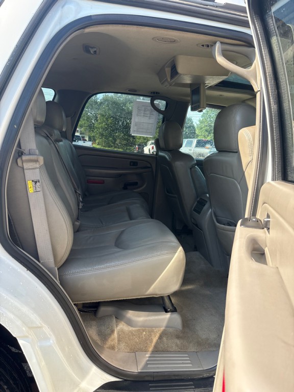 2004 GMC Yukon Image 12
