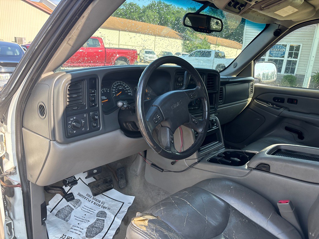 2004 GMC Yukon Image 15