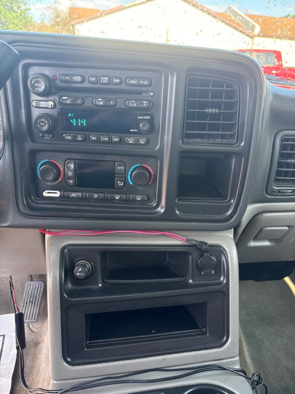 2004 GMC Yukon Image 16