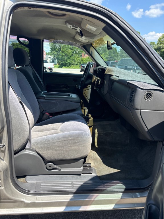 2003 Chevrolet Silverado 1500 Image 11