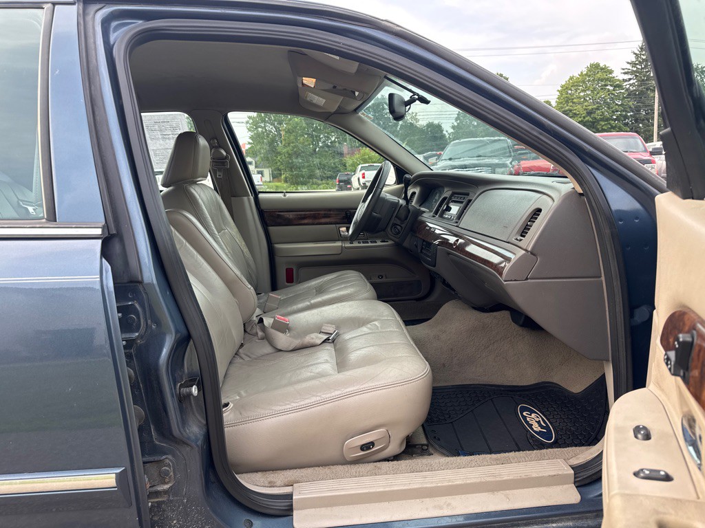 2007 Mercury Grand Marquis Image 12