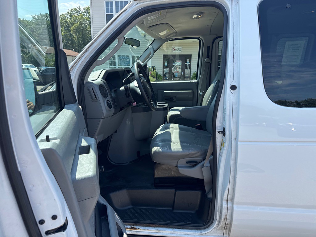 2013 Ford Econoline Image 10