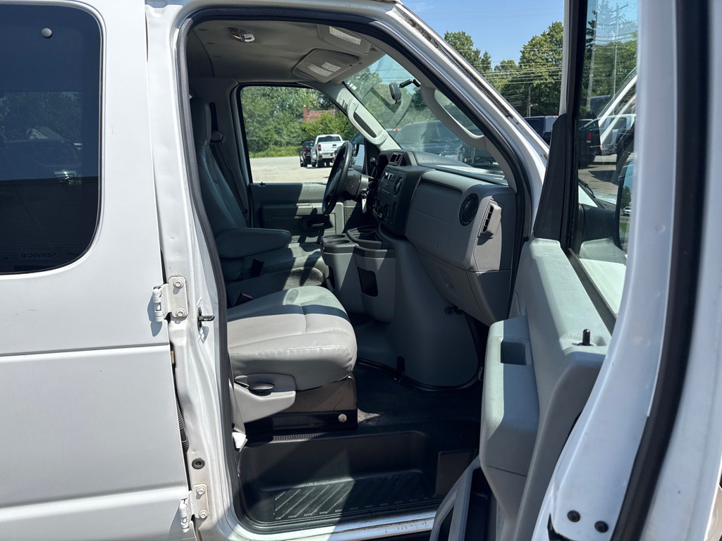 2013 Ford Econoline Image 11